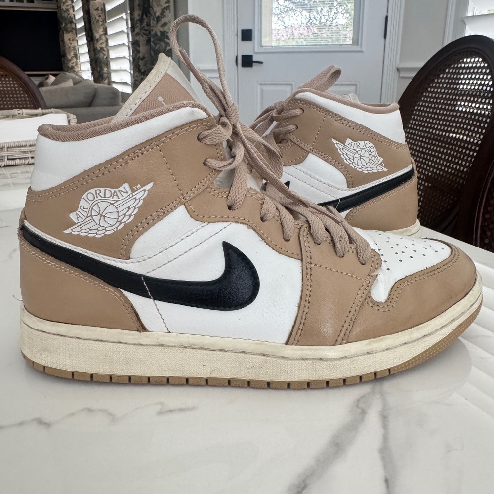 Nike Air Jordan 1 Mid in Camel and White size 7.5